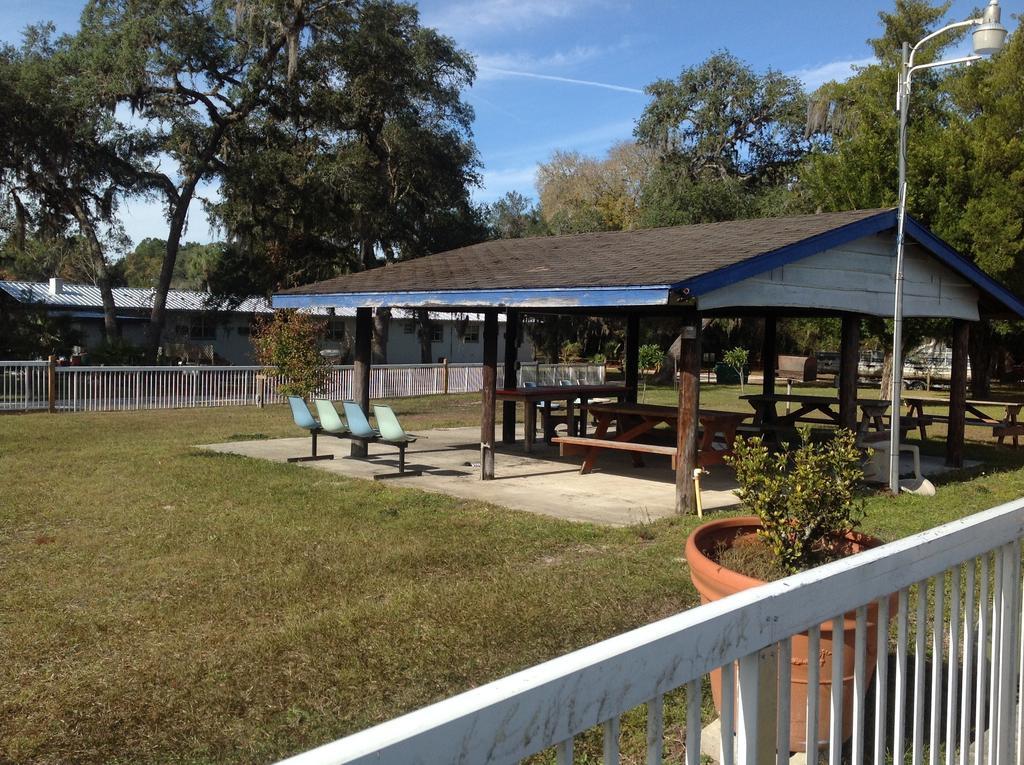 Suwannee Gables Hotel Old Town Exterior foto