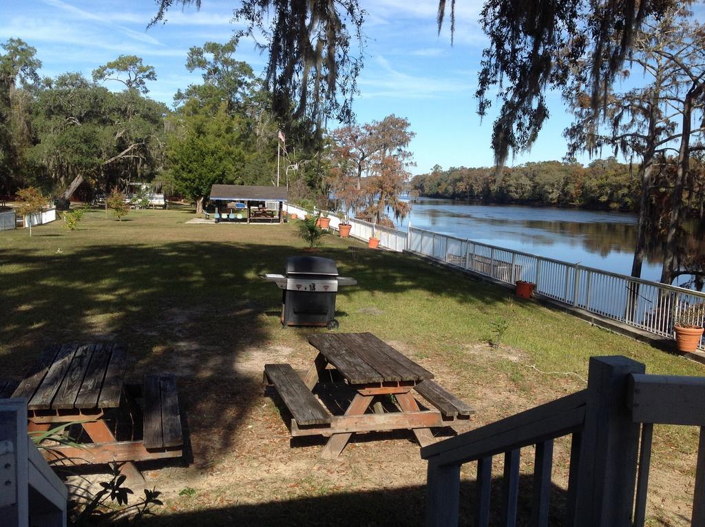 Suwannee Gables Hotel Old Town Exterior foto