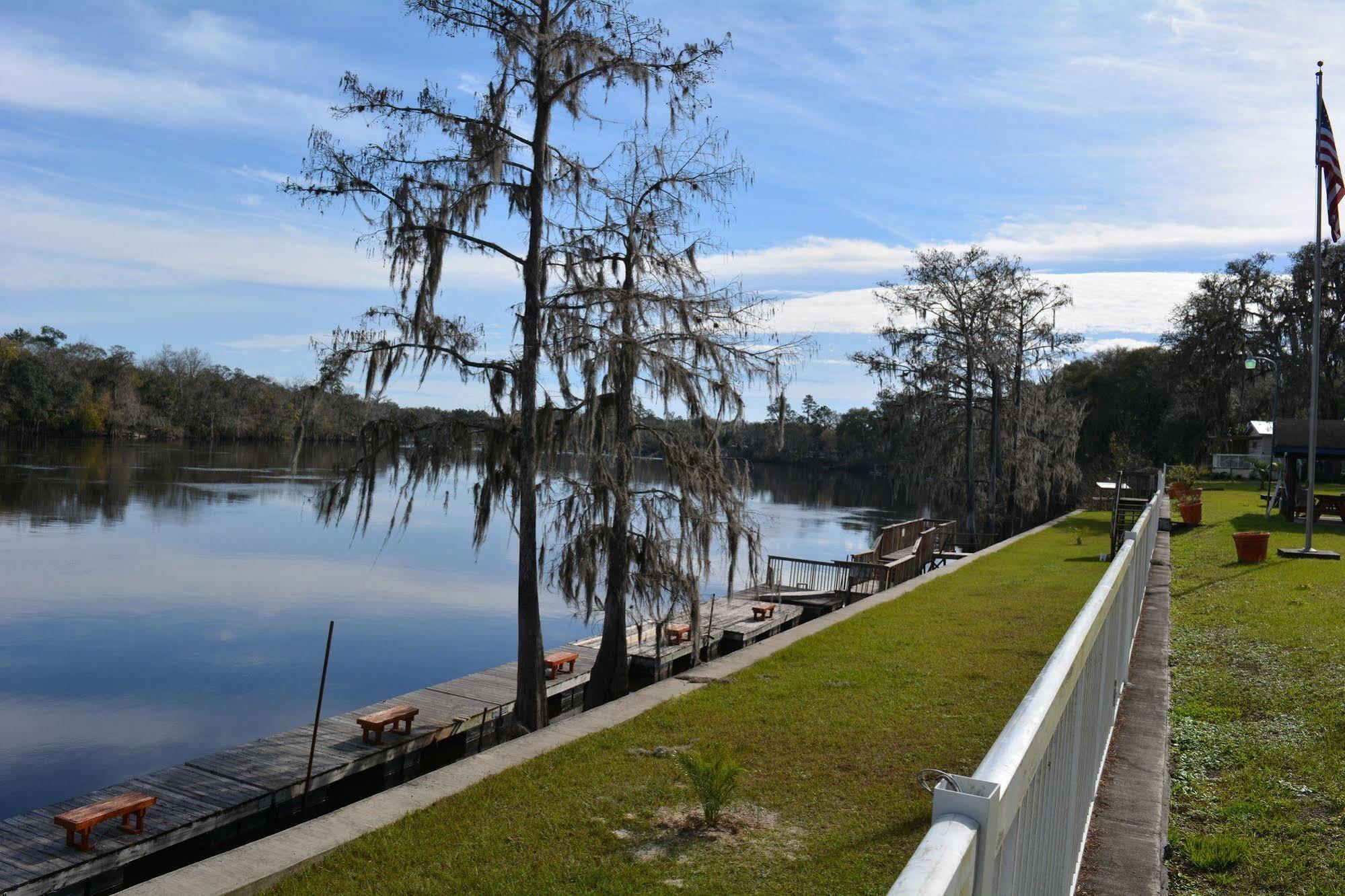 Suwannee Gables Hotel Old Town Exterior foto